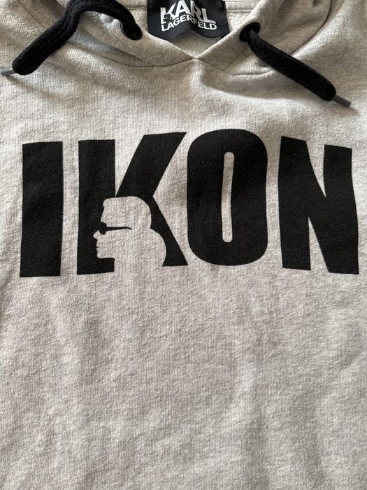 Продавам суитчър Karl Lagerfeld,който е много запазен.