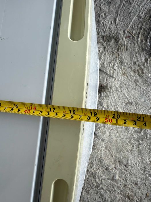 Малък вертикален фризер