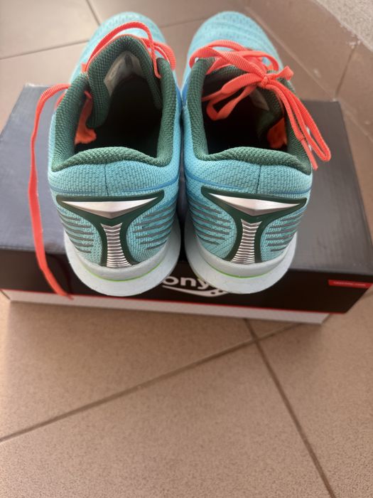 Продавам Saucony endorphin speed - 43 номер.