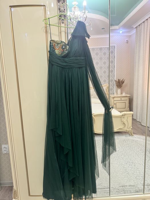 Продам нарядное платье 10000