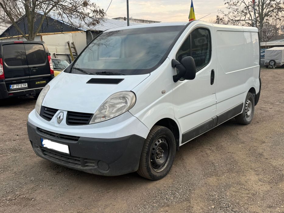 * Renault Trafic  *