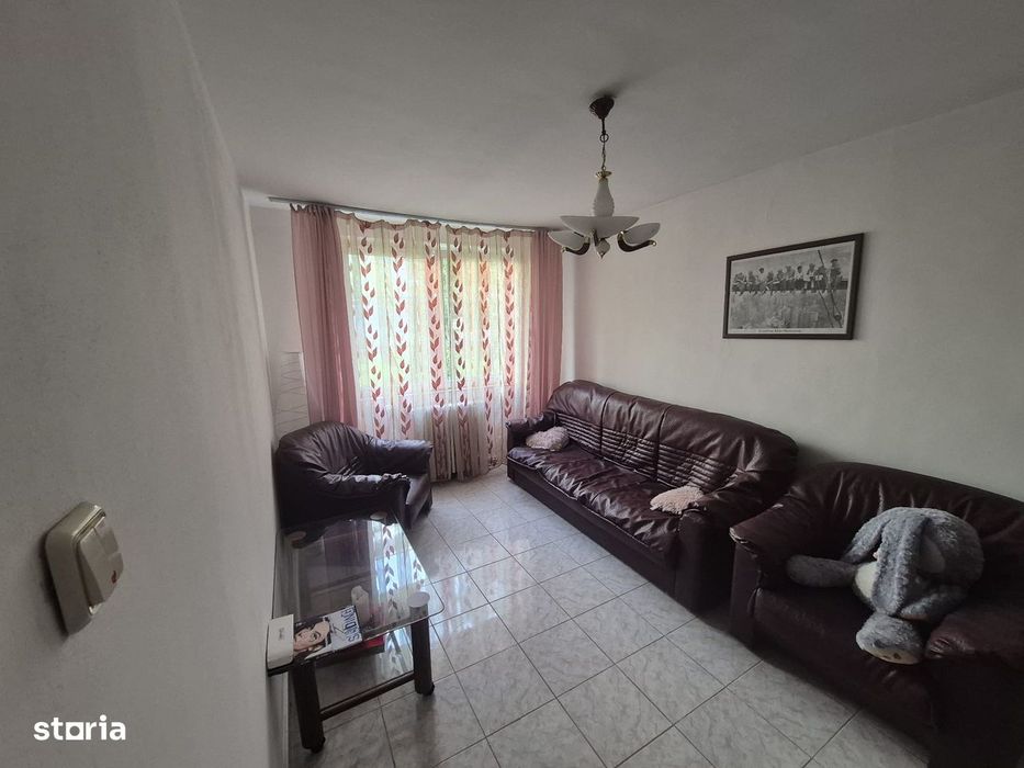 De Vânzare – Apartament cu 3 camere, zona Precista, Piatra Neamț