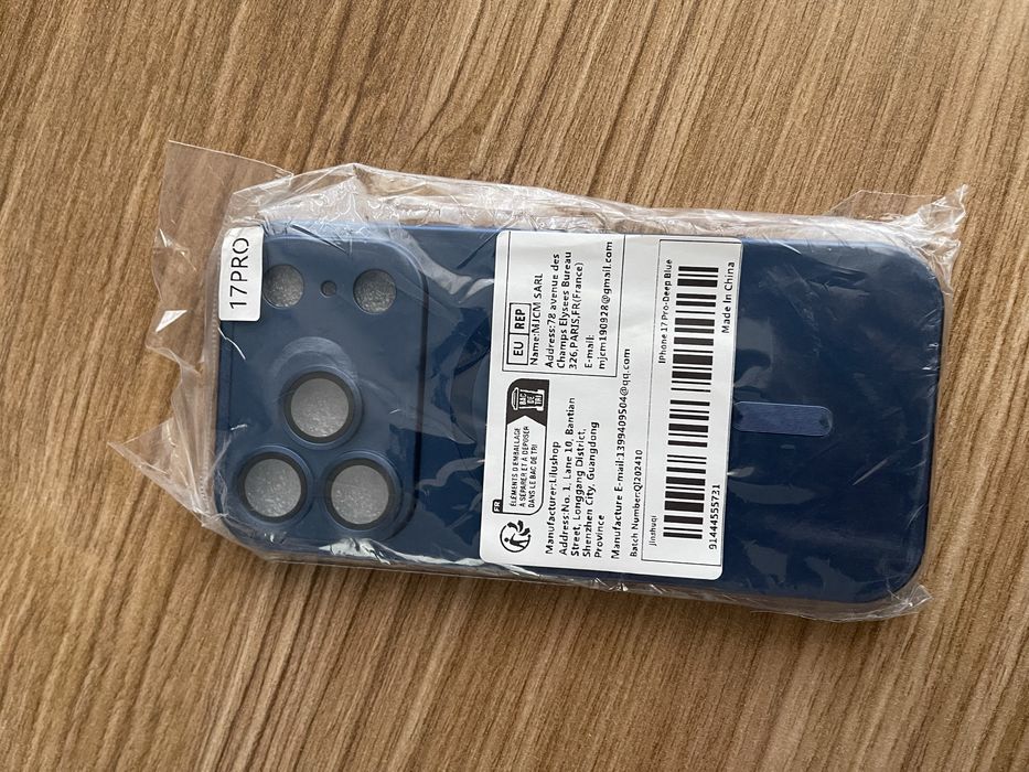 Чехол на iPhone 17 Pro