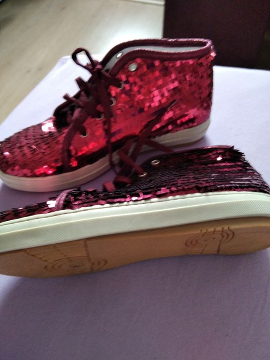 Дамски кецове цвят бордо