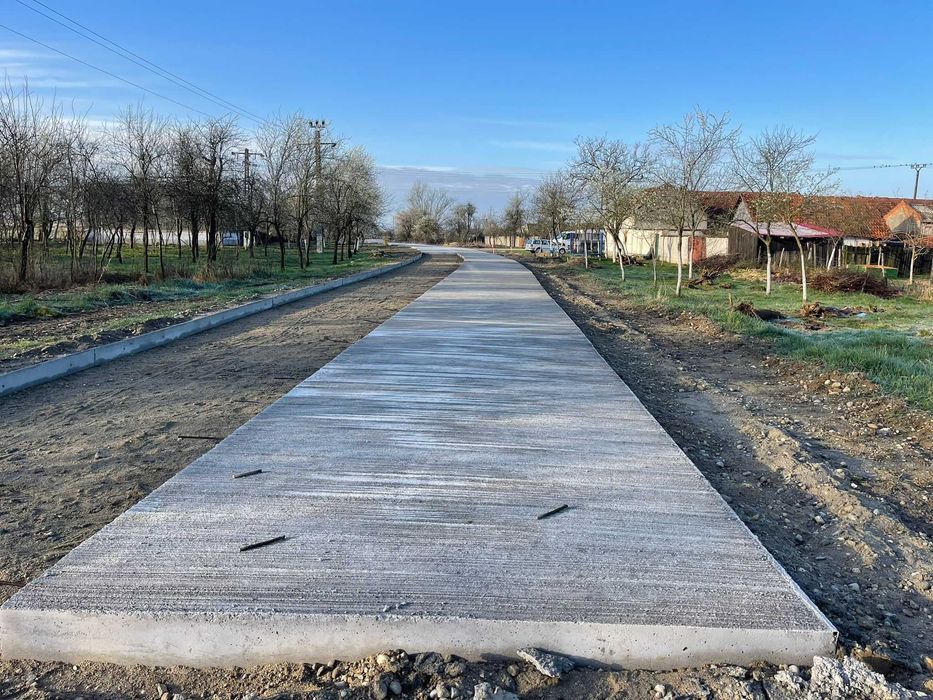 Drumuri Tehnologice și Agricole  /  Platforme terasamente piatra si Beton / Construcții Industriale la Cheie