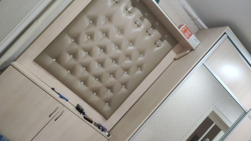 Продам прихожую 100000тыс