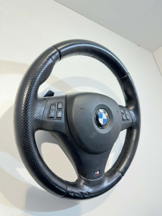 Продаваме фейслифт М волан за BMW E90 E91 E92 E93 E87