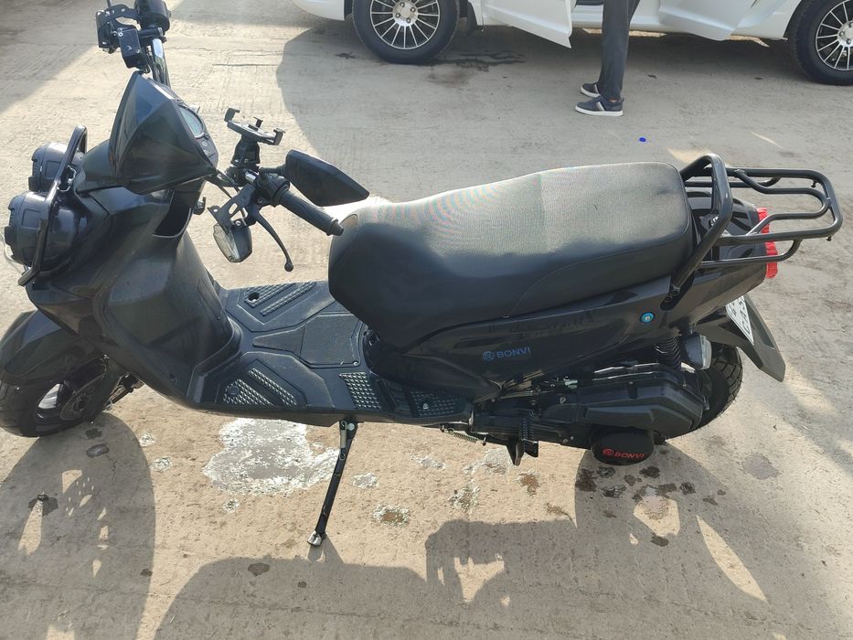 Skuter (+yaxshi shlem bonus)  srochno sotiladi