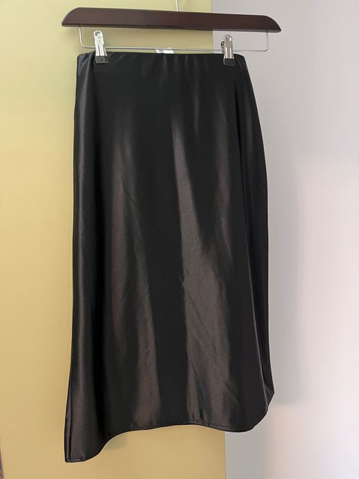 Fusta din satin neagra, marimea 34