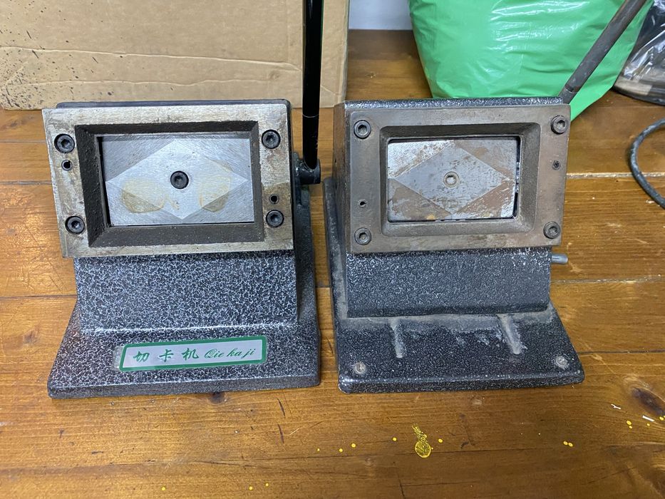 Продам вырубка для визиток