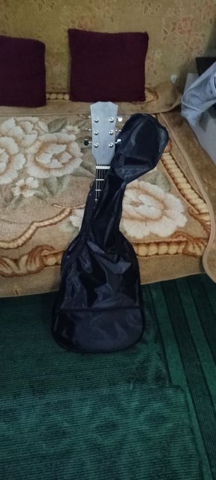 гитара целая всё в камплекте
