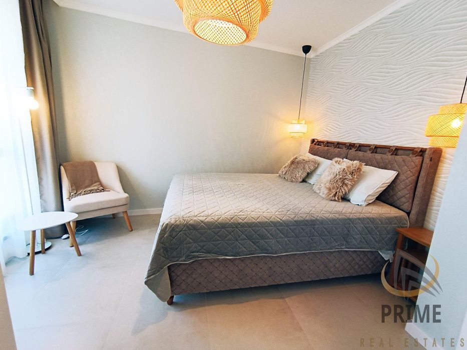 Дава се под наем Двустаен апартамент в Бургас, Център - 80 кв.м за 1000 € - Снимка #13