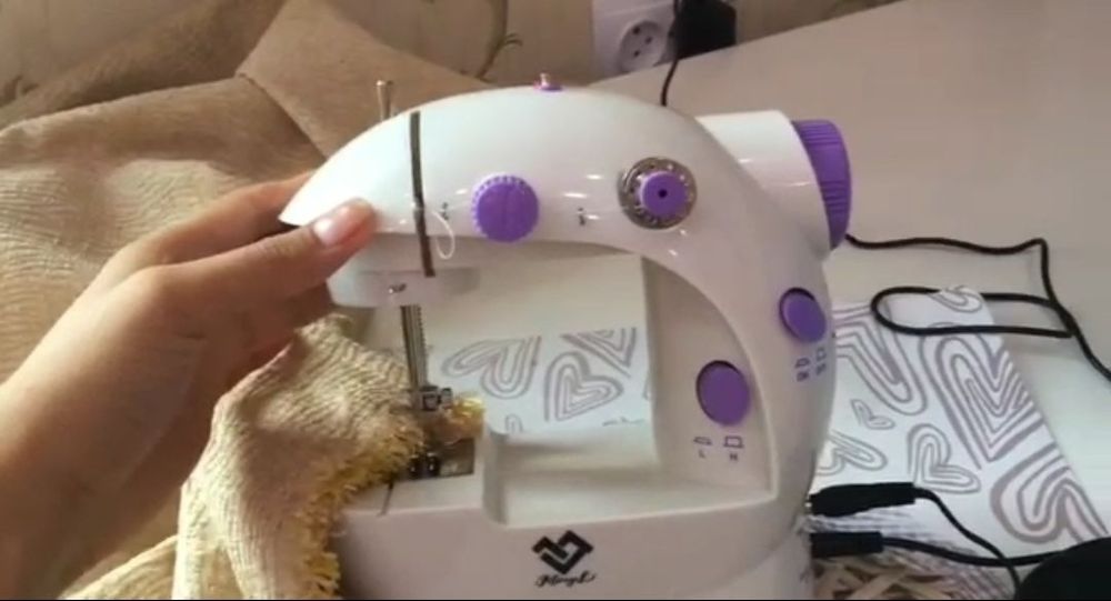 Portativ tikuv mashinasi, pedal bilan Mini Sewing Machine SM202

 Mini