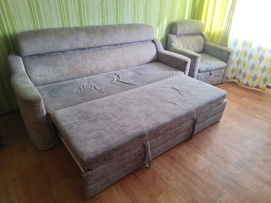Продам б/у диван и кресло