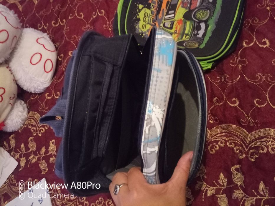 Продам два  рюкзака для мальчиков 0-4 класс.