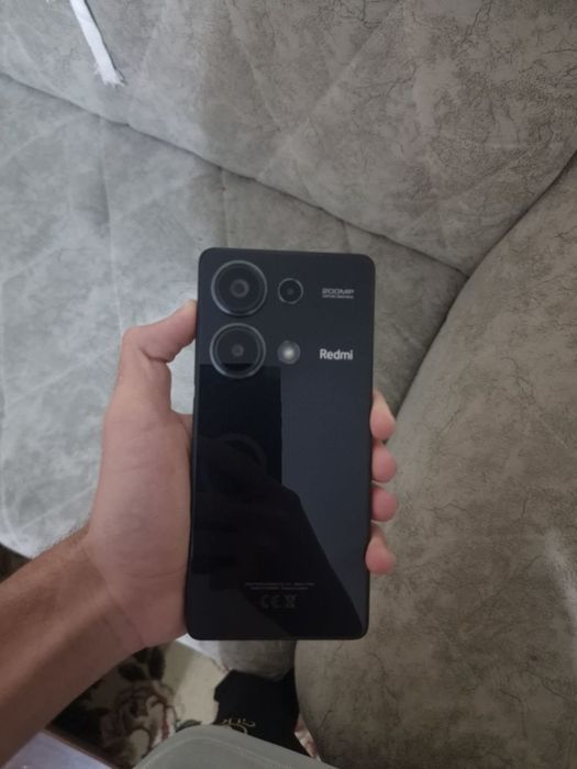 Redmi note 13 pro  ideal holatda qirilgan chizilgan joylari umuman yoq