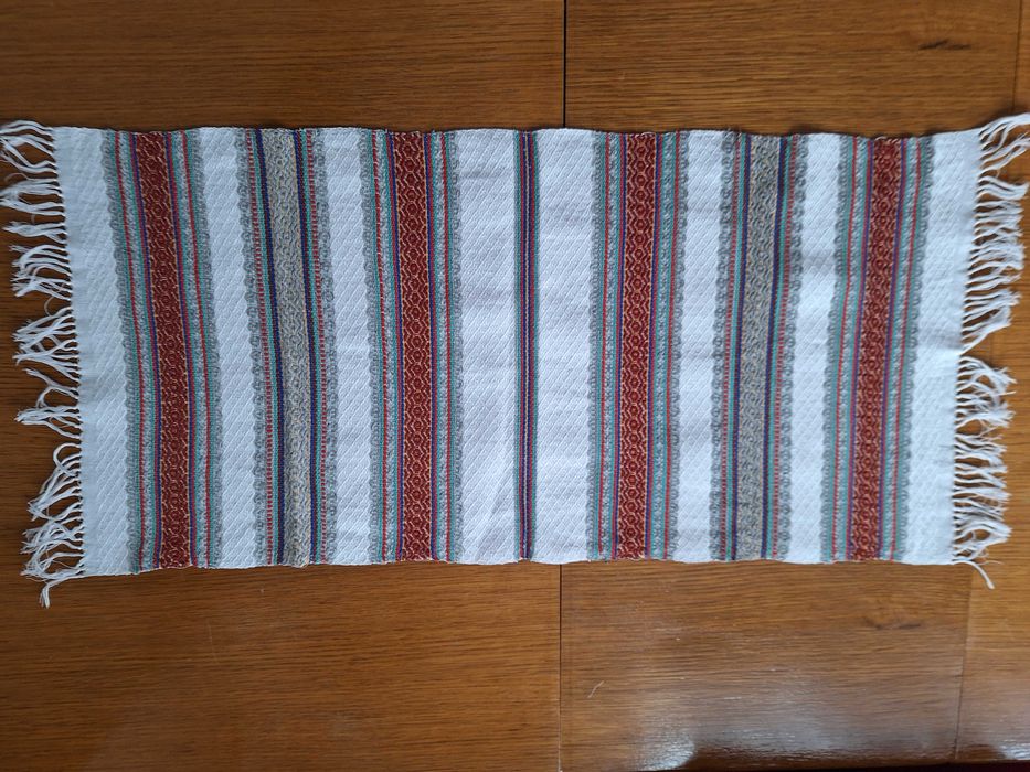 Stergar tradițional, o țesătură manuală cu motive populare românești