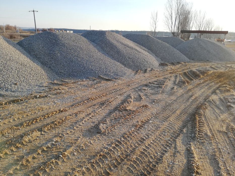 Transport produse de balastiera, sort, nisip si balast