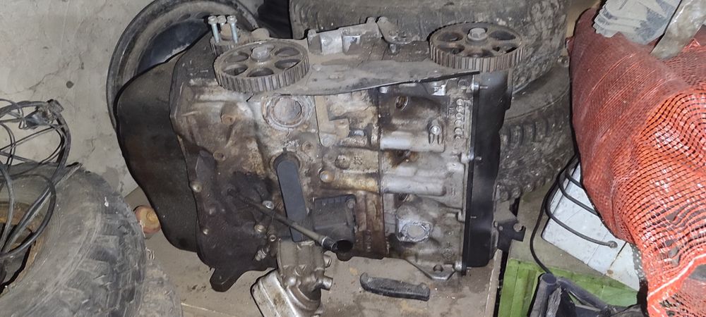 Продам срочно  головку , блок, каленвал