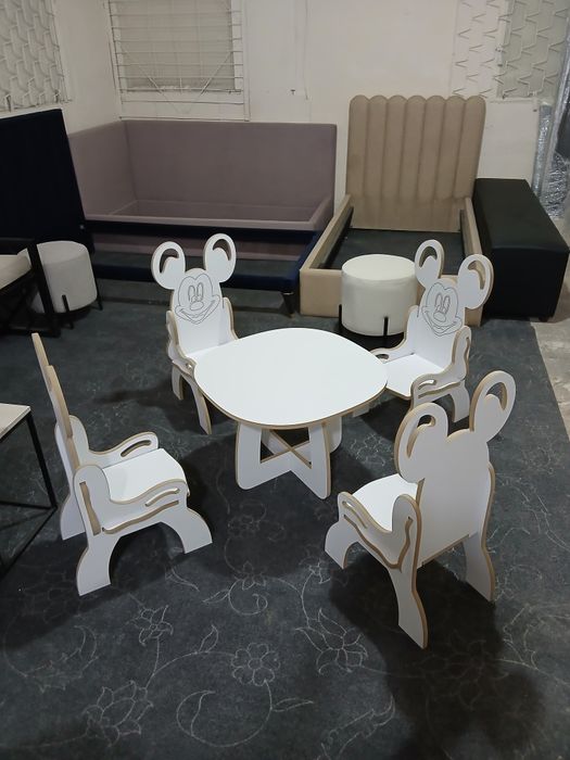 Стол четыре стульчика детский комплект