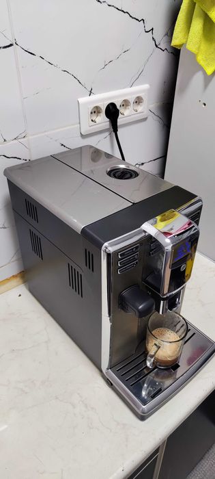 Espressor Automat Saeco Incanto HD8915 Aparat cu Cafea Boabe Philips