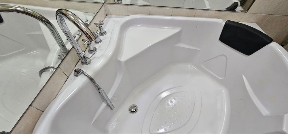 Продам ванну. Угловая