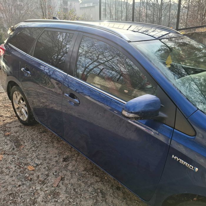 Тойота Аурис хибрид 2017