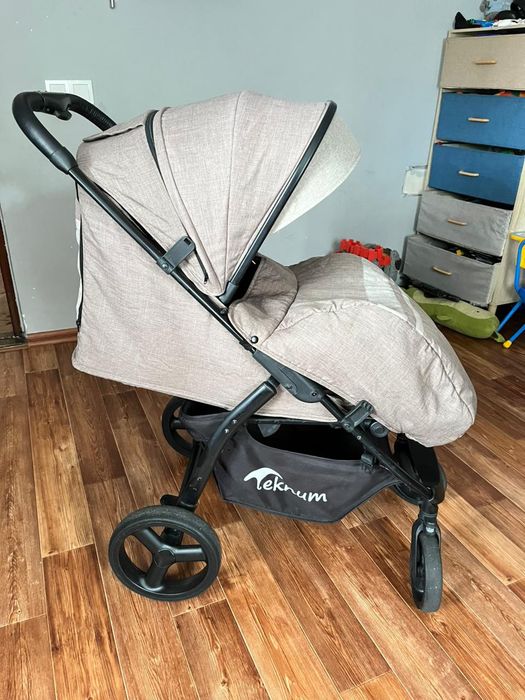 Продам коляску Teknum