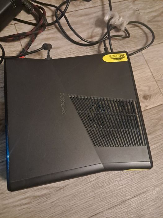 Игровая приставка Xbox 360