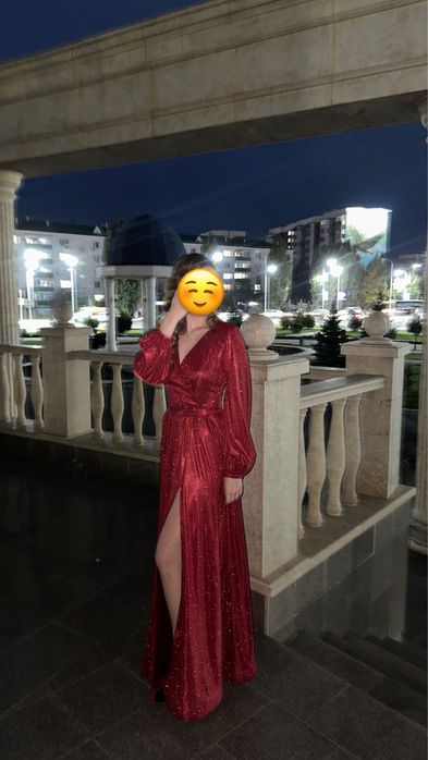 Платье сияющее красное