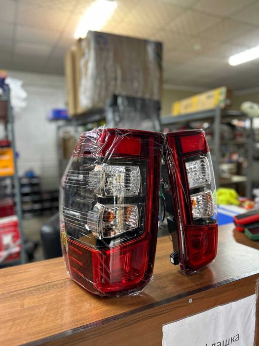 задний фонарь митсубиси л200