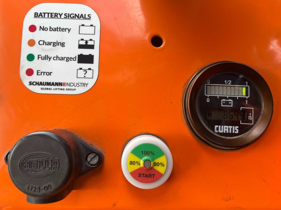 Robot/dispozitiv autopropulsant de montat si manipulat sticla