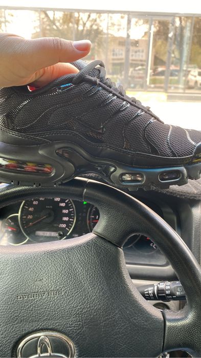 Продам новые кроссы