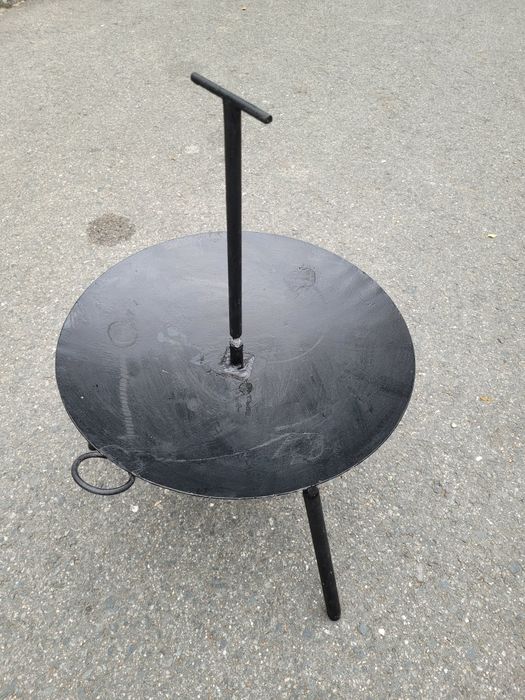 Disc pentru friptura , gratar cu maner si picioare detasabile
