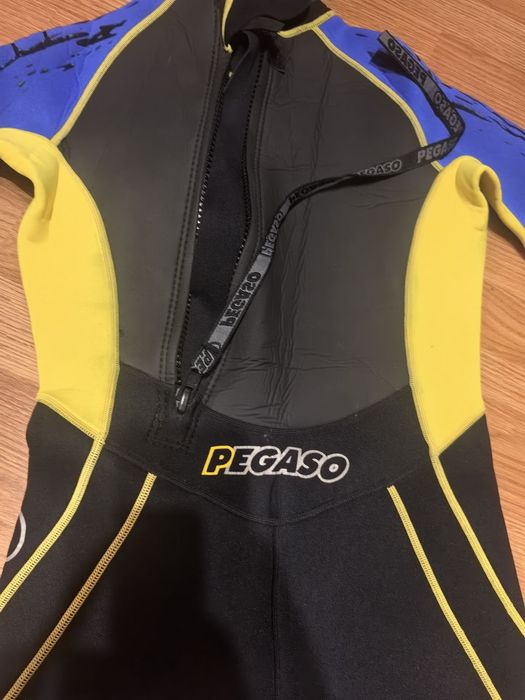 Неопренов гащеризон за гмуркане.