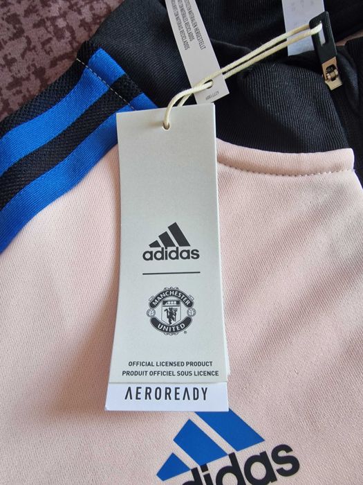 Тренировъчно горнище на Manchester united