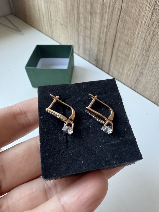 Продам золотые сережки