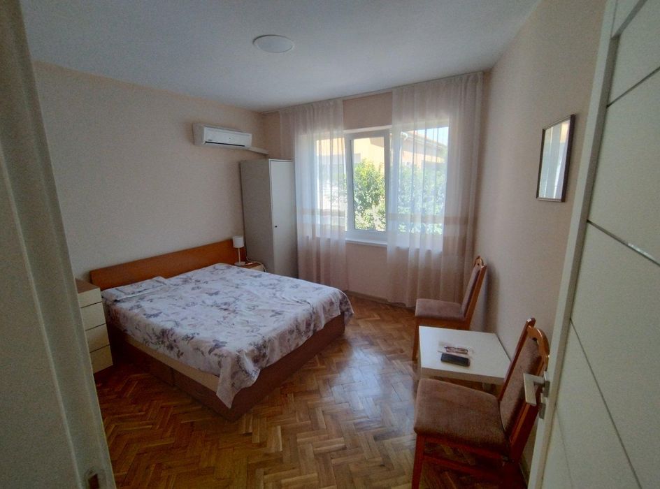Дава се под наем Тристаен апартамент в Варна, Гръцка махала - 68 кв.м за 650 € - Снимка #3