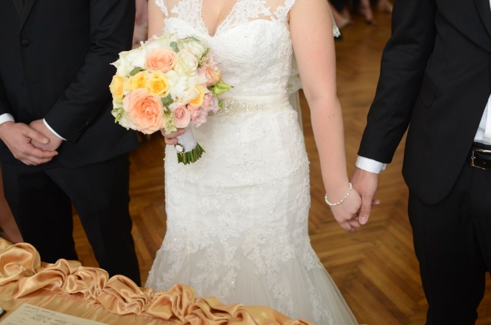 Vand rochie de mireasa semi-sirena