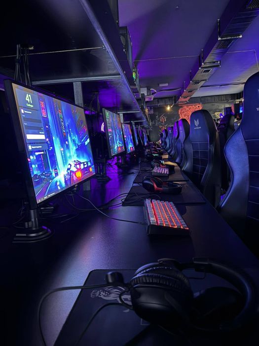 Продам компьютерный клуб boor com комноту