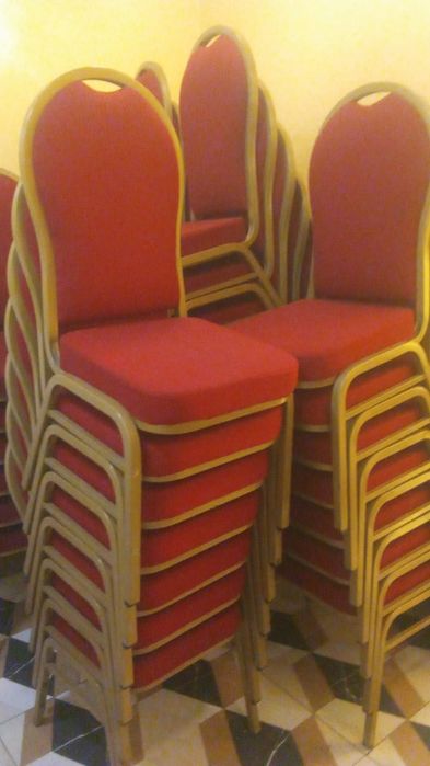 Столы металлические для банкетного зала в чехлах