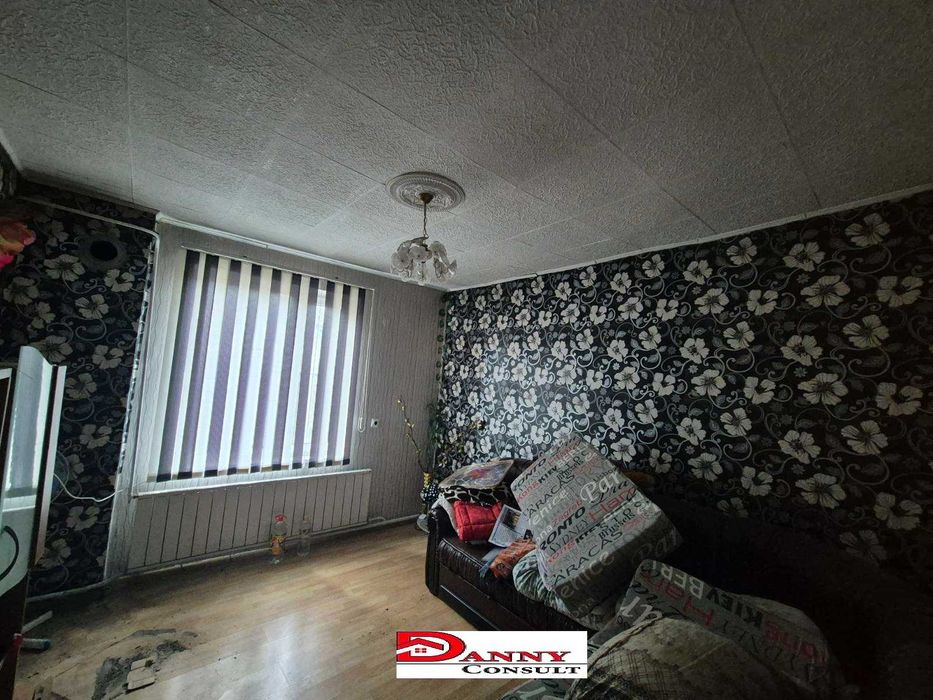 Къща с двор и гараж в гр. Павликени