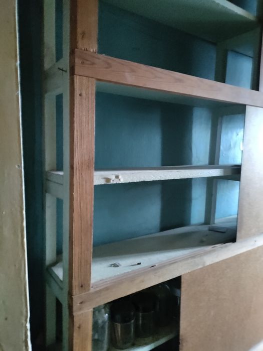 Стеллажи- этажерки комнатные