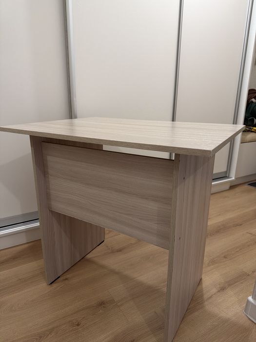 Продаётся компактный стол со стульчиком