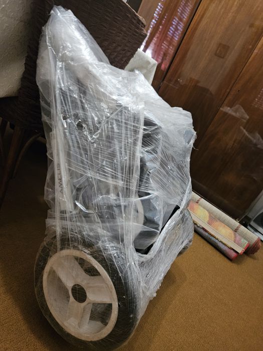 Детска количка унисекс в бяло и черно