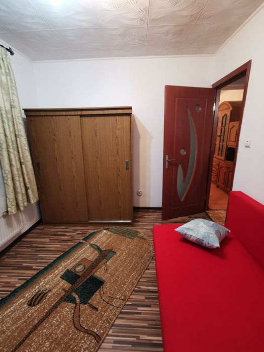 Închiriez apartament cu doua camere