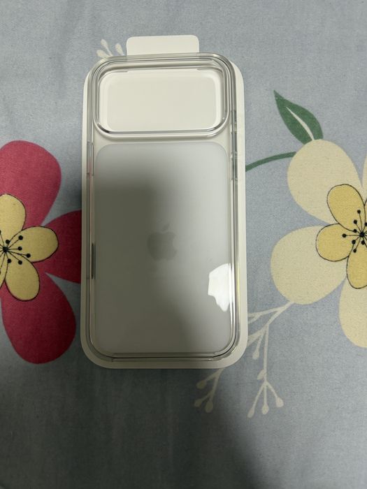 Оригинал чехол iphone 17 pro max новая