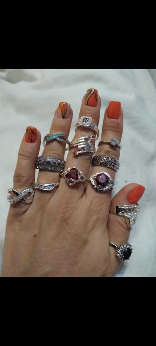 Нов, сребърен, дамски пръстен. Цена 35/55 лв. В кутия.