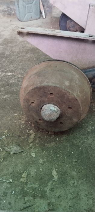 Axa remorca sau platforma