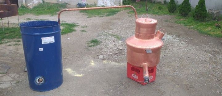 Vând un cazan de țuică din cupru alimentar capacitate de 100l cu fundul de 3mm pereți de 2mm capacul de 1,5mm mai multe detalii la telefon